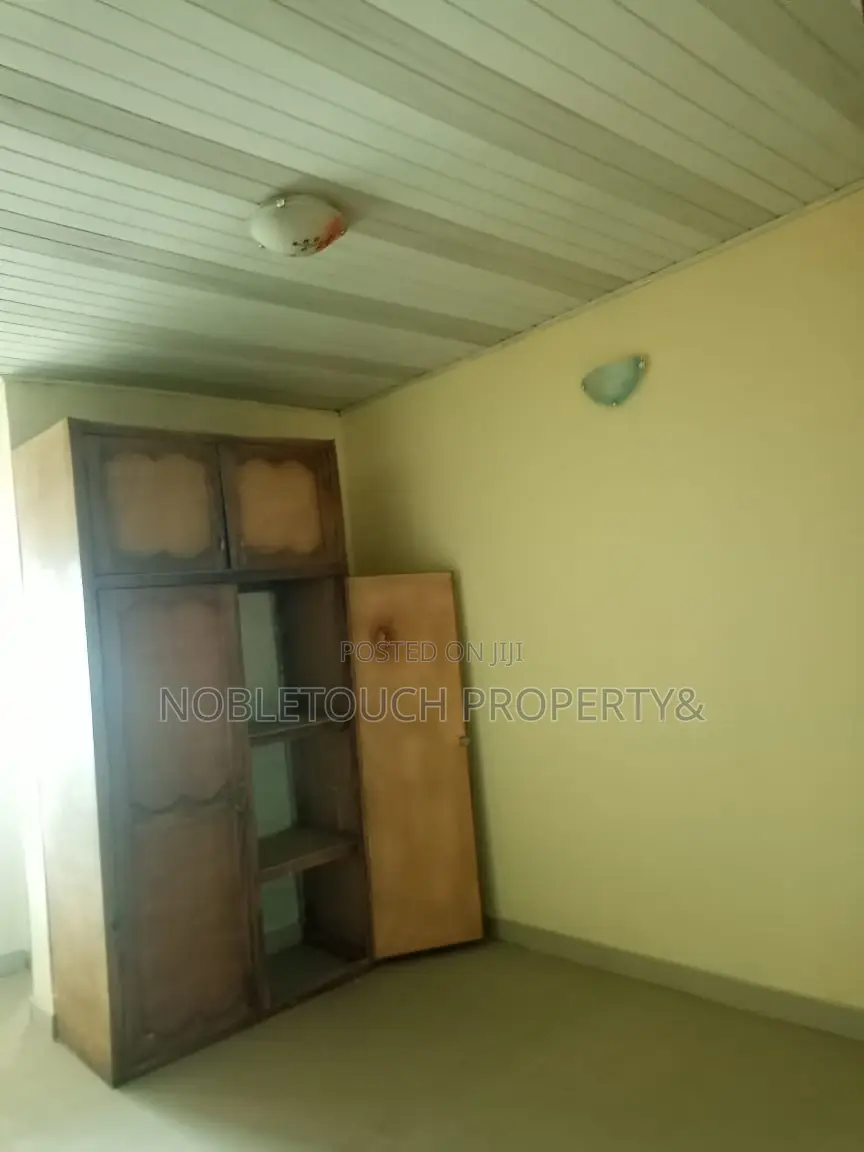 6bdrm Duplex in Satellite Town for sale