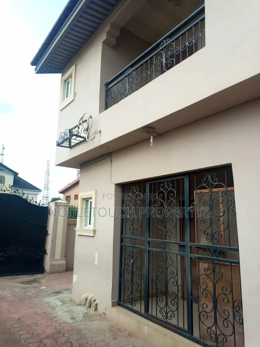 6bdrm Duplex in Satellite Town for sale