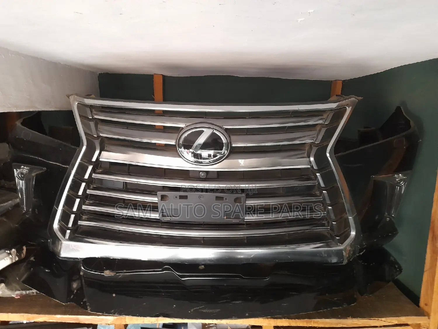 Lexus LX 570 Front Gree 2019 Model