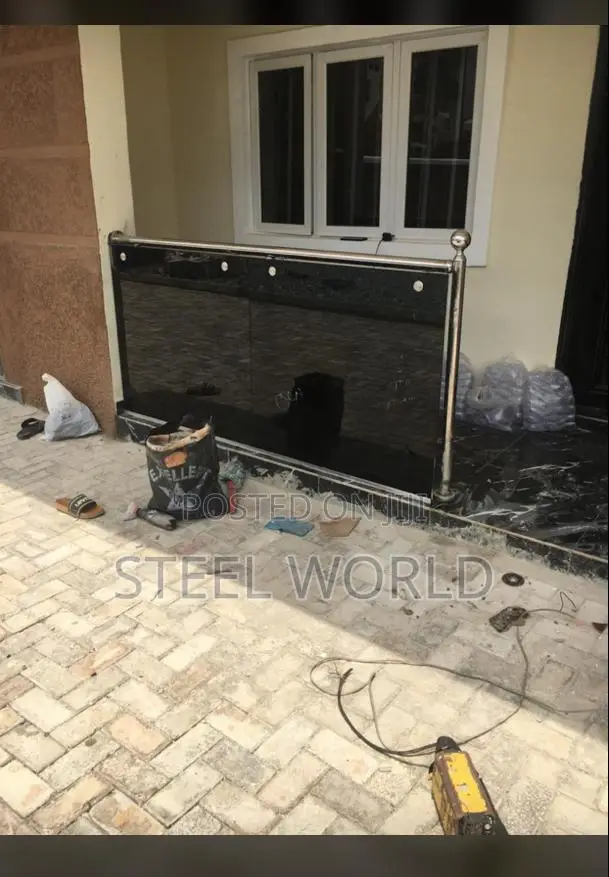 10m Glass With Ball