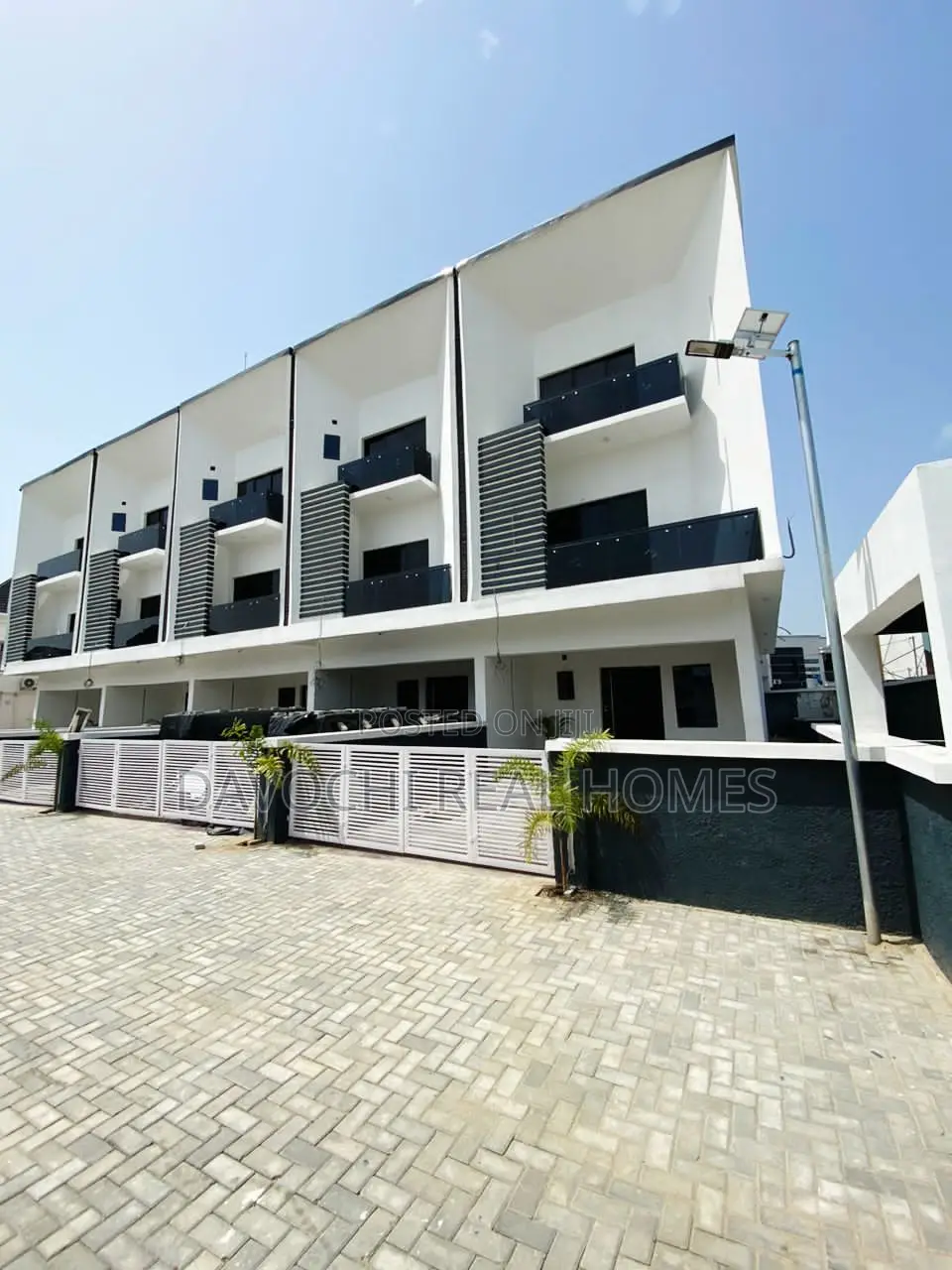 4bdrm Duplex in Ikota-Lekki for sale