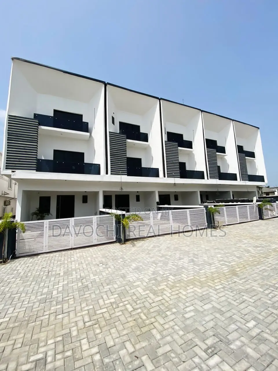 4bdrm Duplex in Ikota-Lekki for sale
