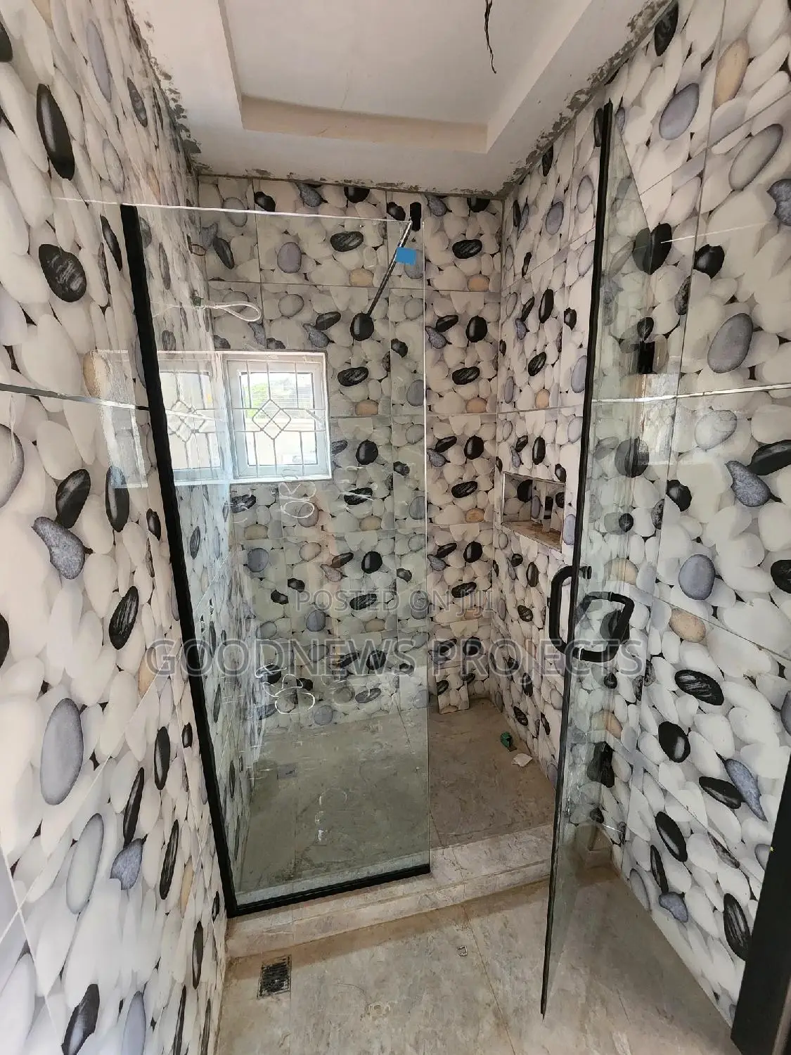 Frameless Shower Glass (Black Accessories