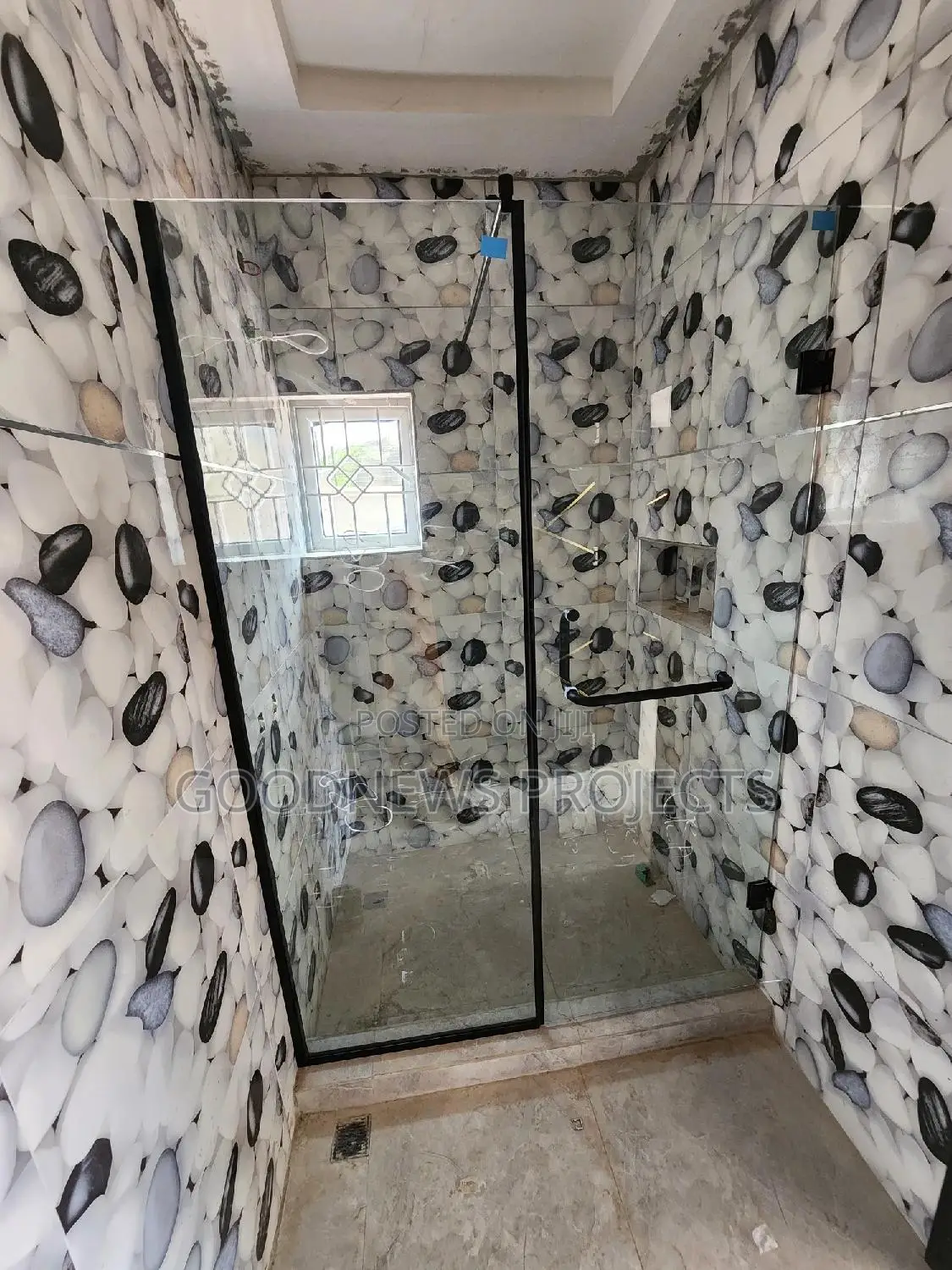 Frameless Shower Glass (Black Accessories