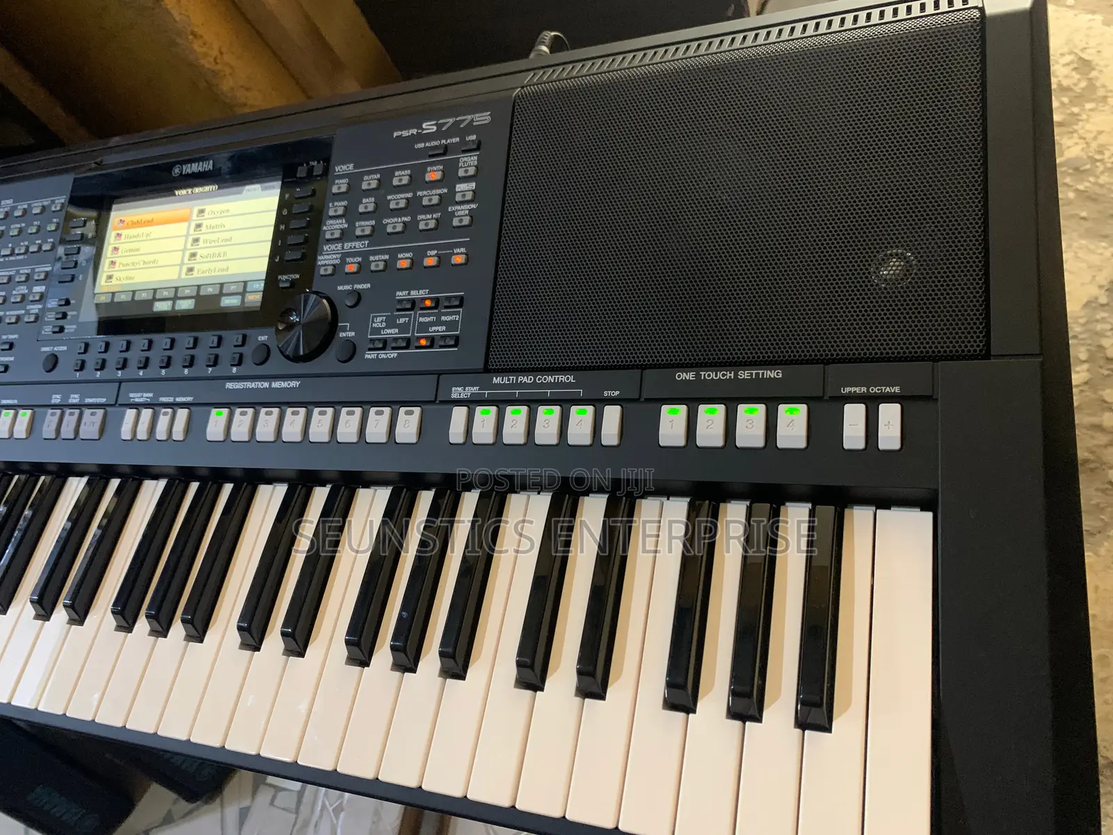 Quality Yamaha PSR S775 Keyboard (Piano)