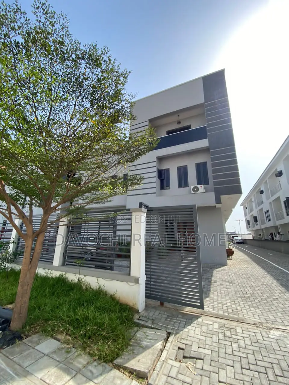 5bdrm House in Lekki Phase One for sale