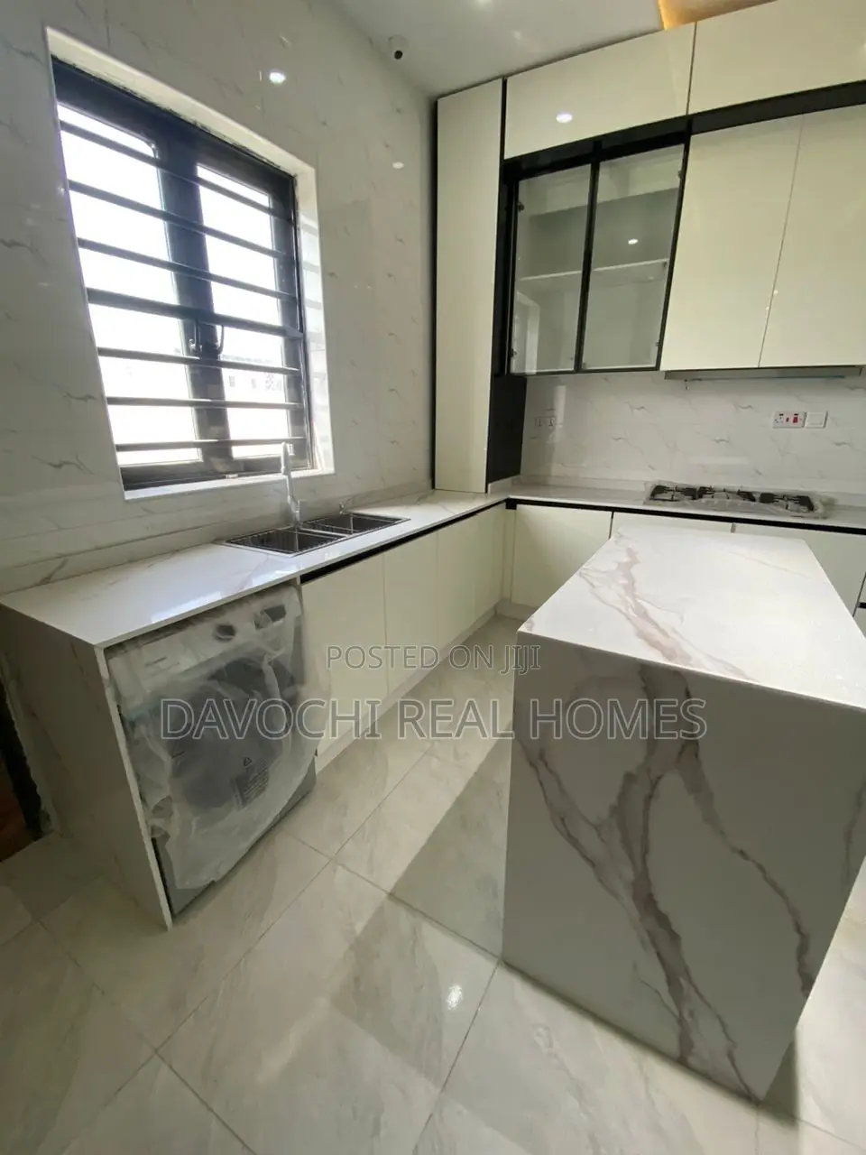 5bdrm Duplex in Lekki Phase 2 for sale