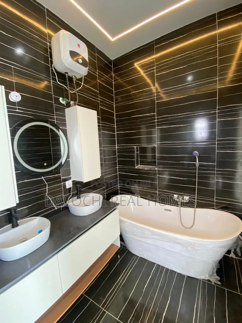 5bdrm Duplex in Lekki Phase 2 for sale