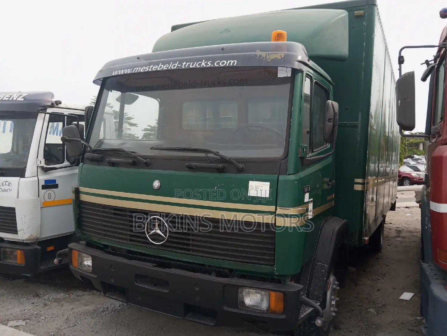 Mercedes Benz, 8bolts, 6tires.