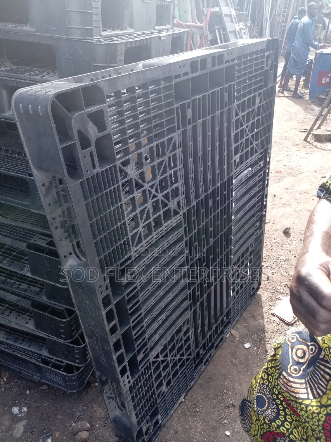 1300*1100*120mm Heavy Duty Black Pallet