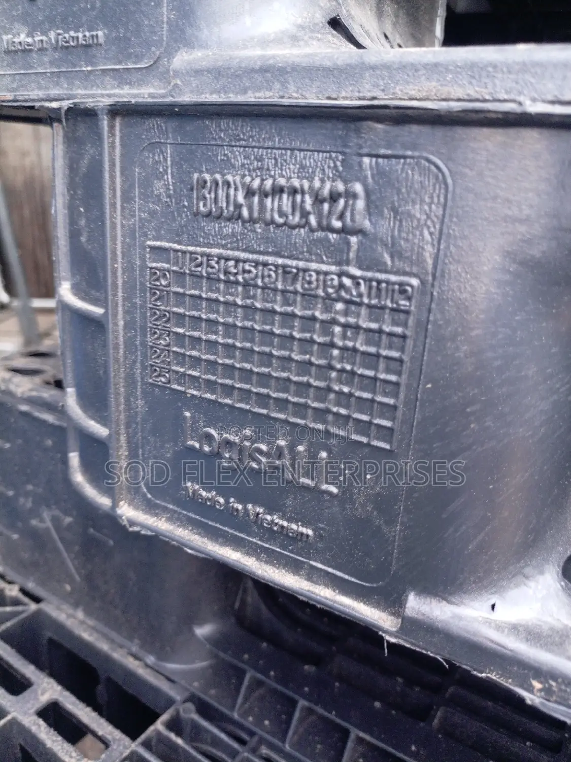 1300*1100*120mm Heavy Duty Black Pallet