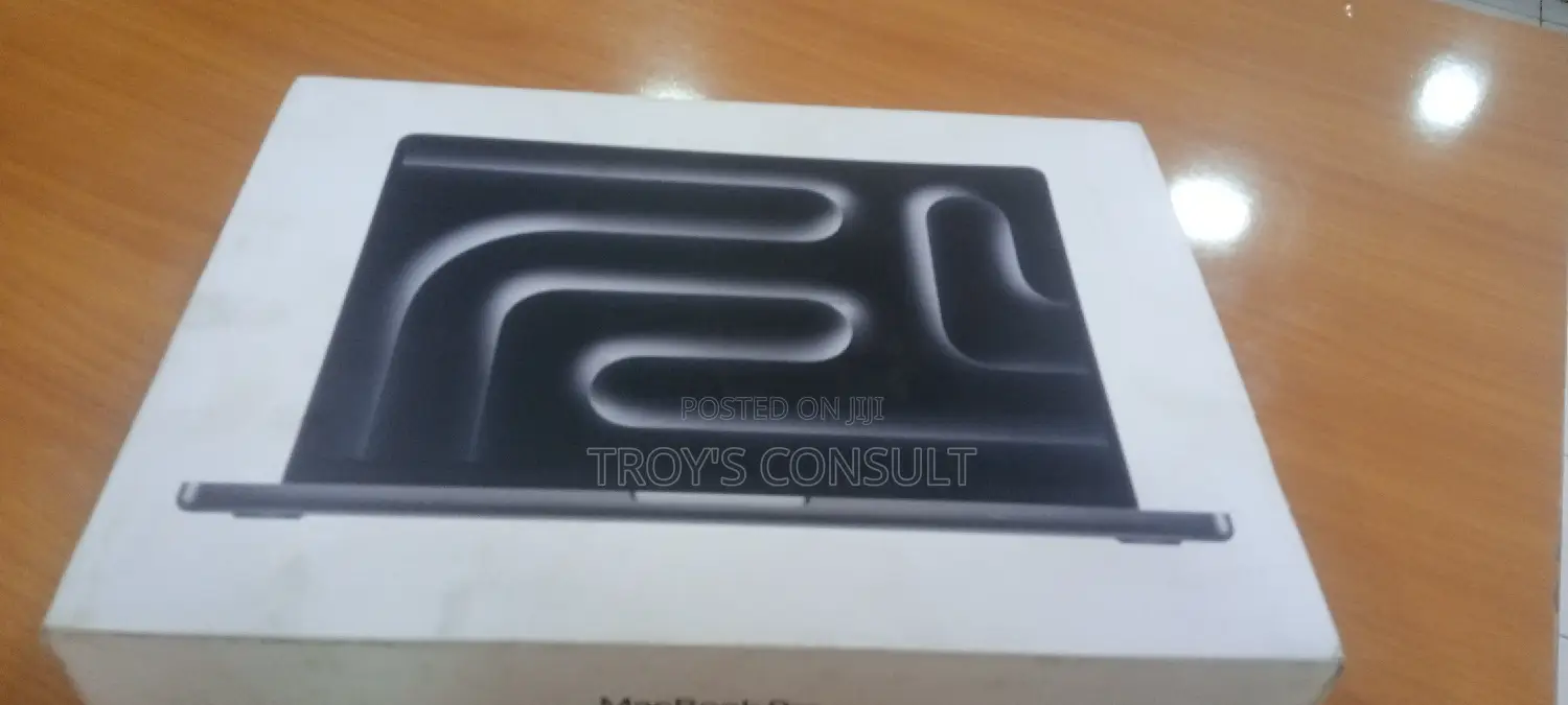New Laptop Apple MacBook Pro 18GB Apple M3 Pro SSHD (Hybrid) 512GB