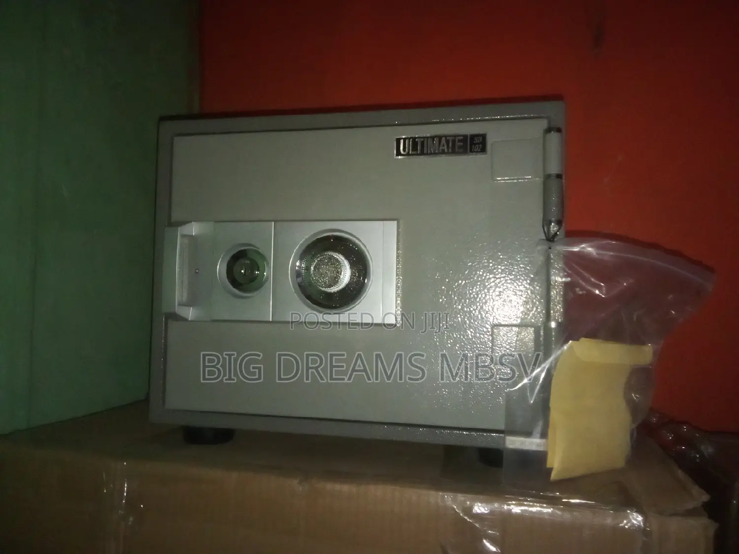FLT Ultimate Manual Fireproof Safe(102)
