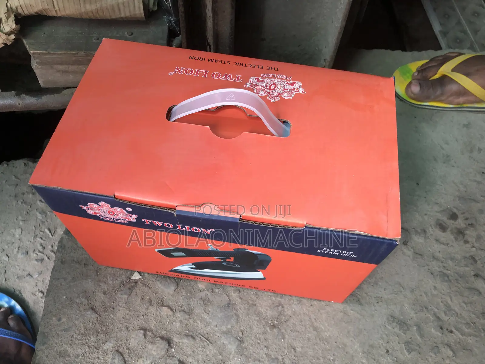 Two Lion Steam Iron With Free Teflon Shoe