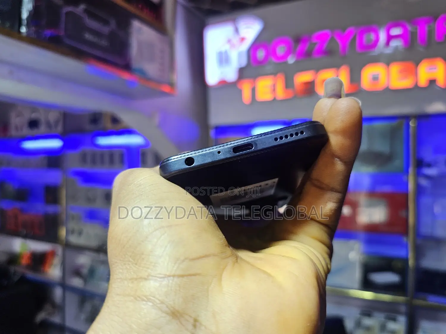 FreeYond F9 128 GB Black