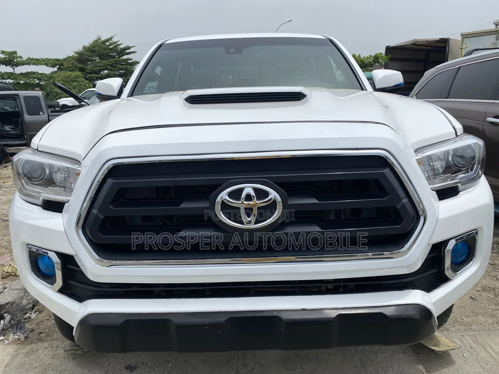 Toyota Tacoma 2021 White