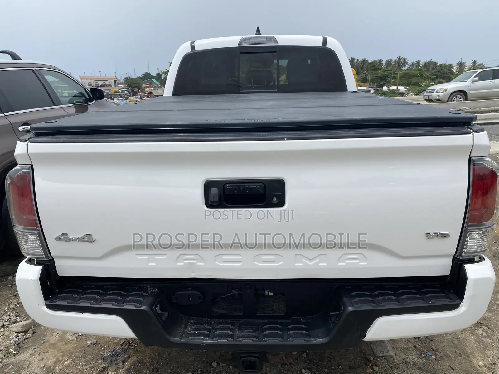 Toyota Tacoma 2021 White