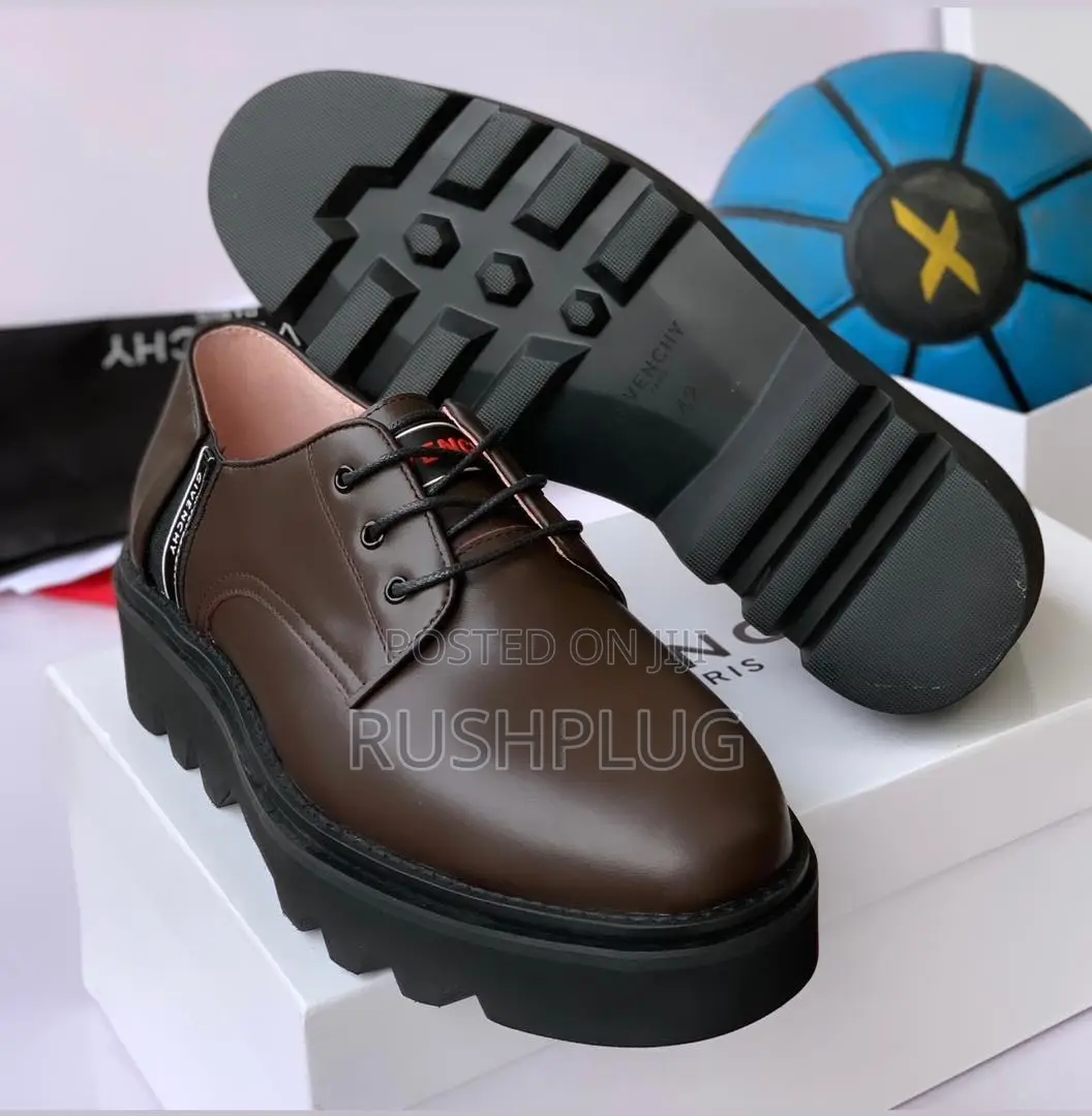 Givenchy Lúxury Derby Shoes