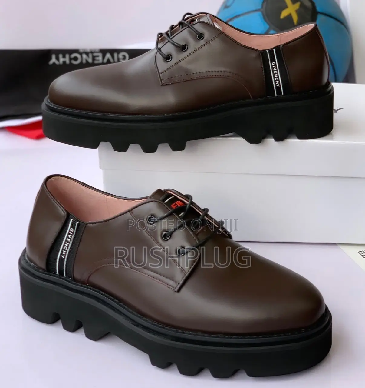 Givenchy Lúxury Derby Shoes