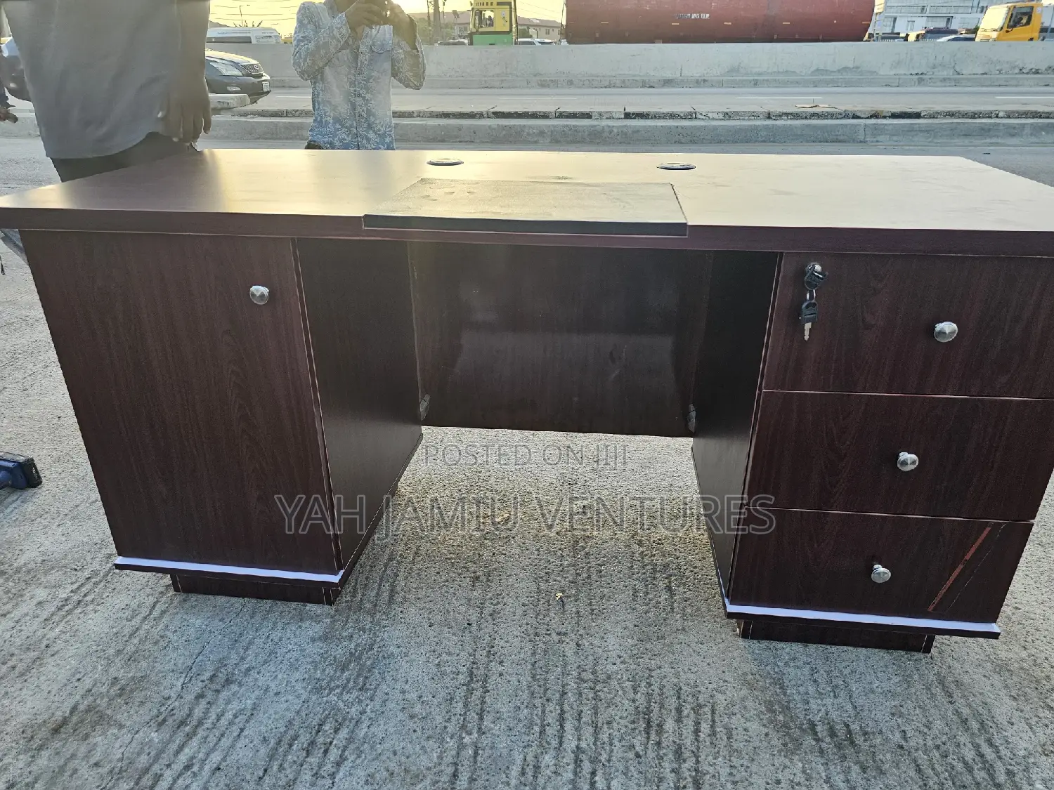 Red Rose Executive Tables