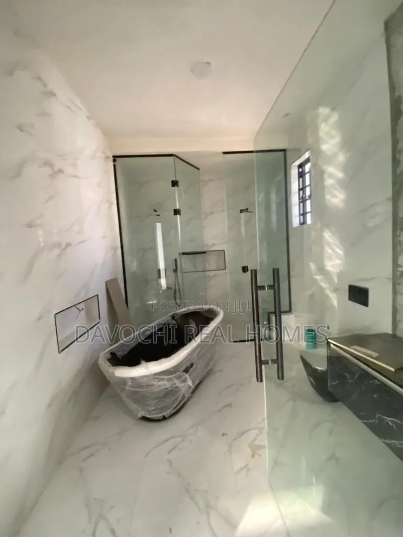 4bdrm Duplex in Lekki Phase 2 for sale