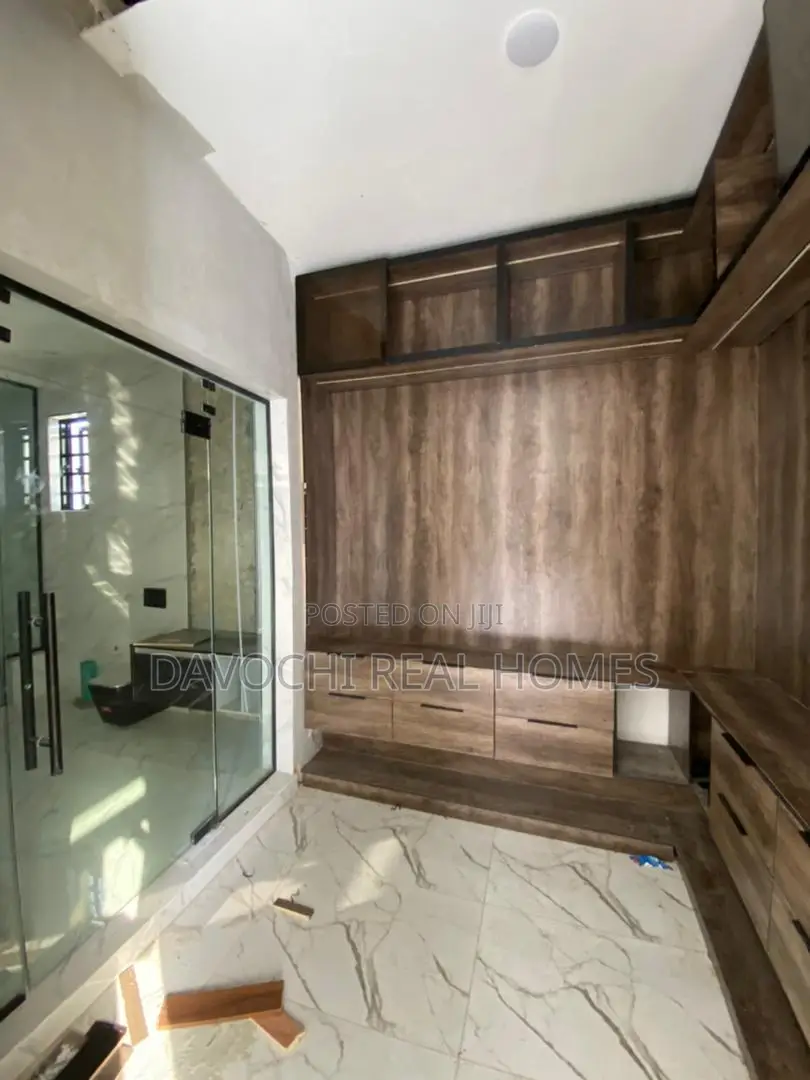 4bdrm Duplex in Lekki Phase 2 for sale