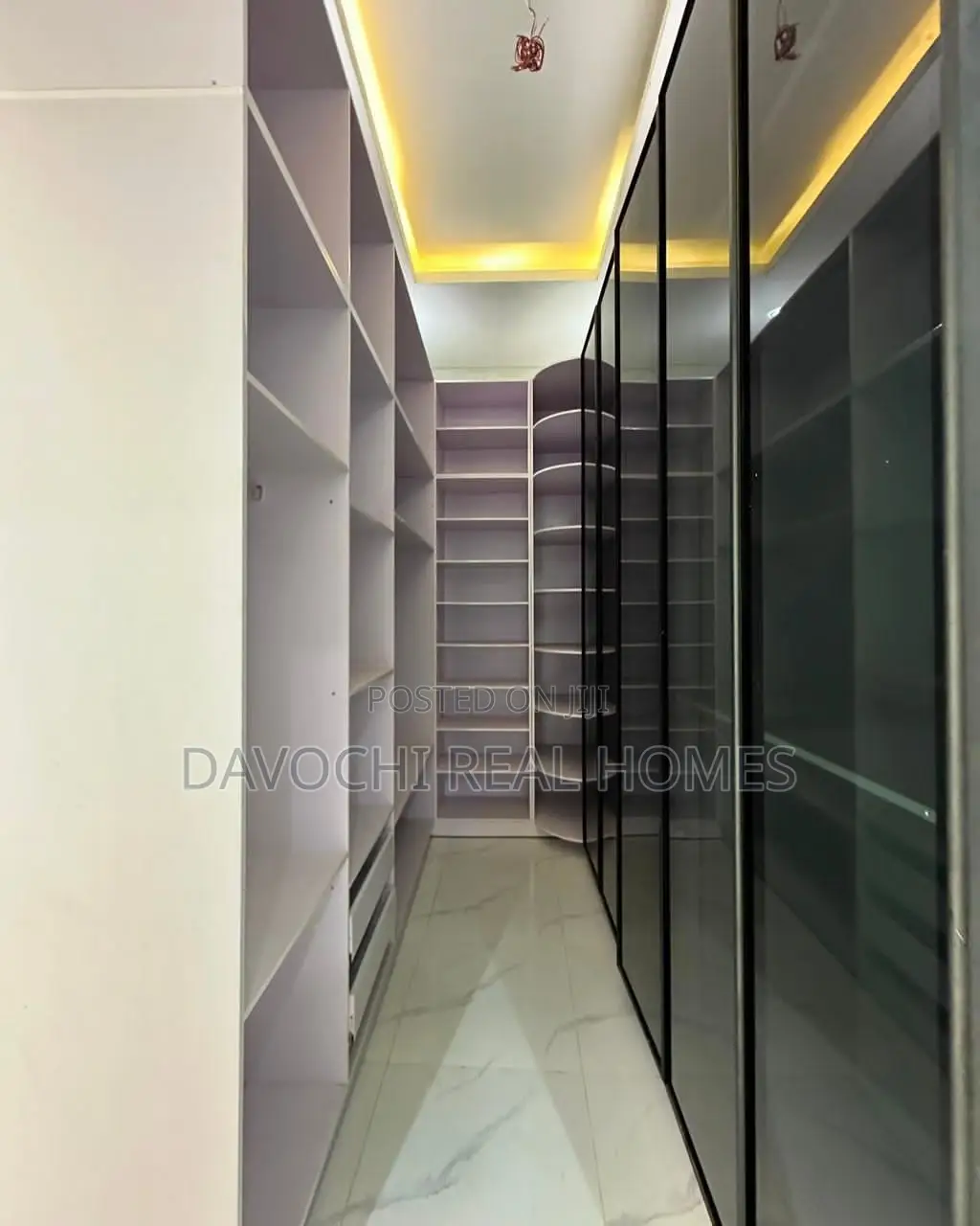 5bdrm Duplex in Chevron Drive, Lekki for sale