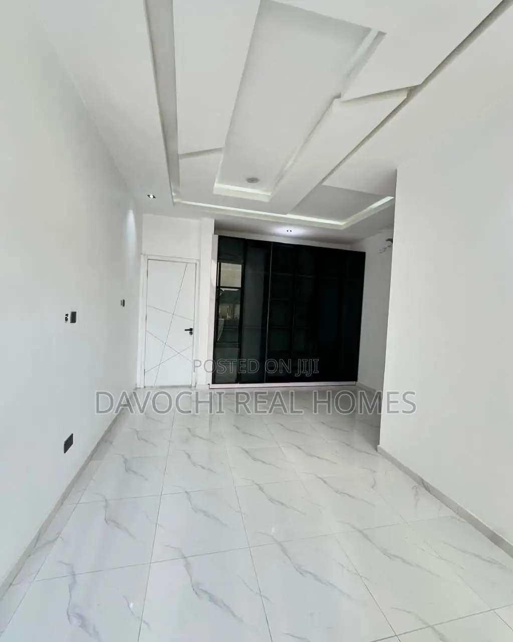 5bdrm Duplex in Chevron Drive, Lekki for sale