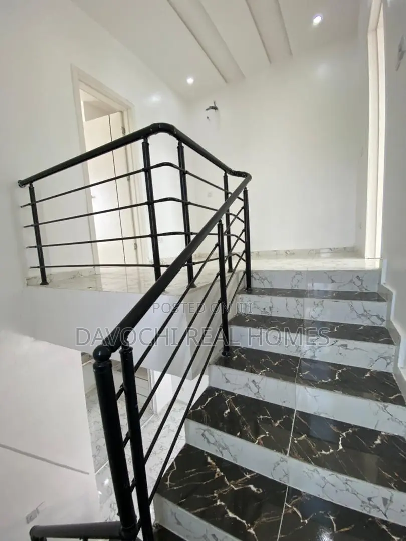 3bdrm Duplex in Ikota-Lekki for sale