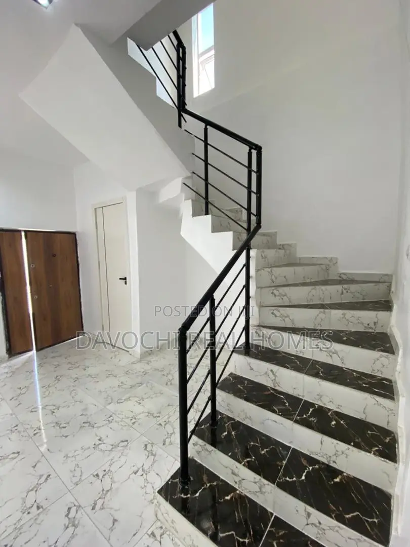 3bdrm Duplex in Ikota-Lekki for sale