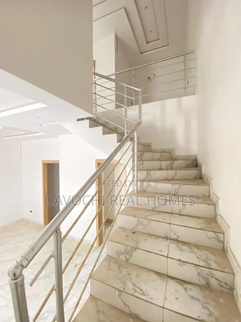 4bdrm Duplex in Lekki Phase 2 for sale
