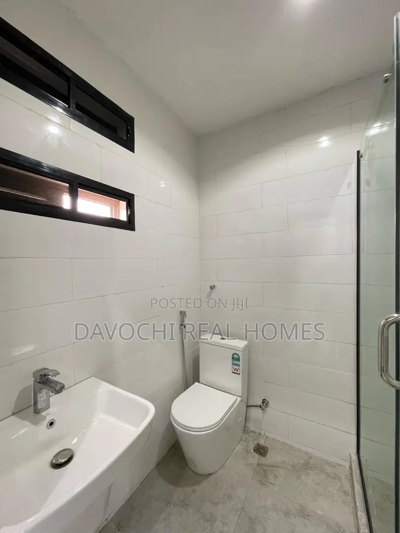 4bdrm Maisonette in Lekki Phase One for sale