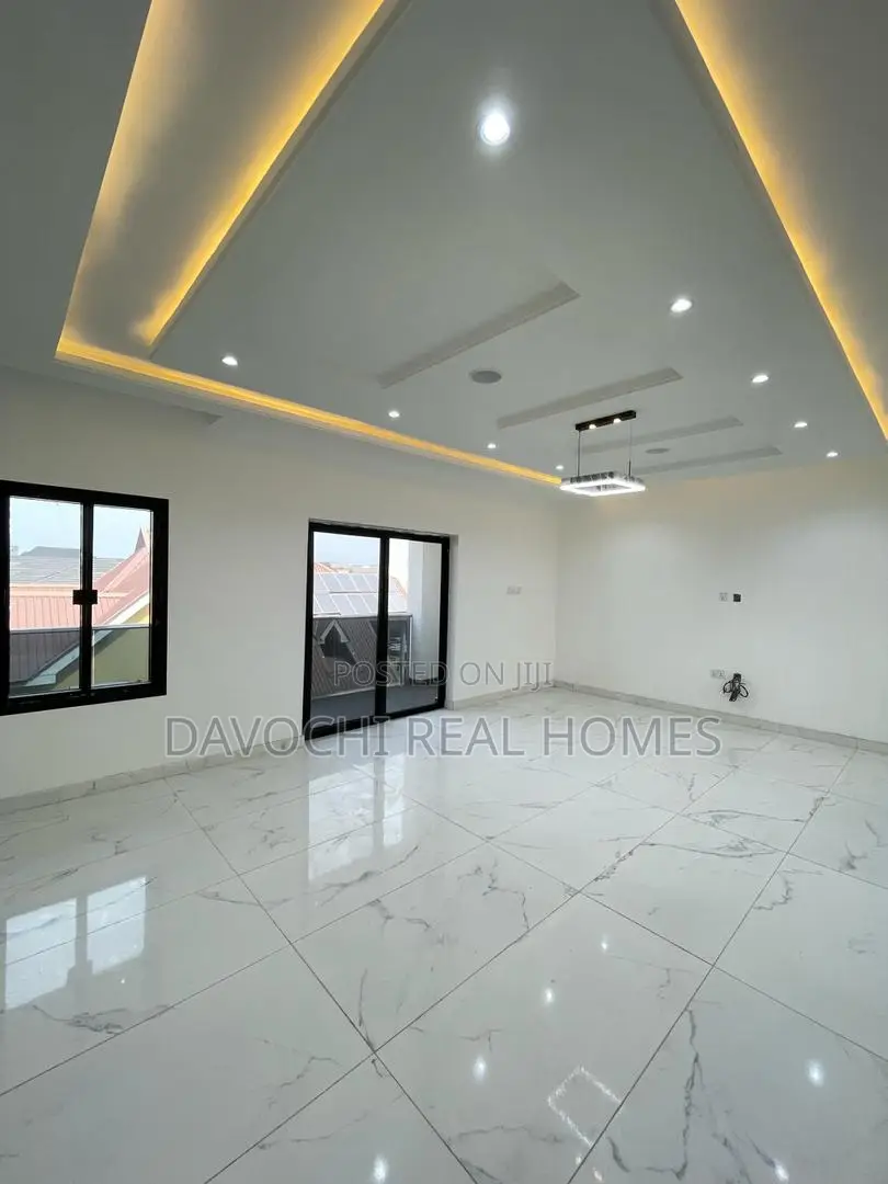 4bdrm Maisonette in Lekki Phase One for sale