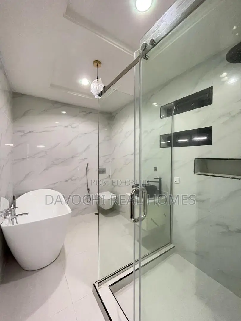 4bdrm Maisonette in Lekki Phase One for sale
