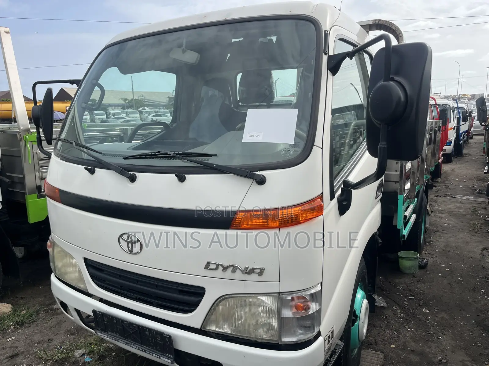 Toyota Dyna 200 Normal Hand