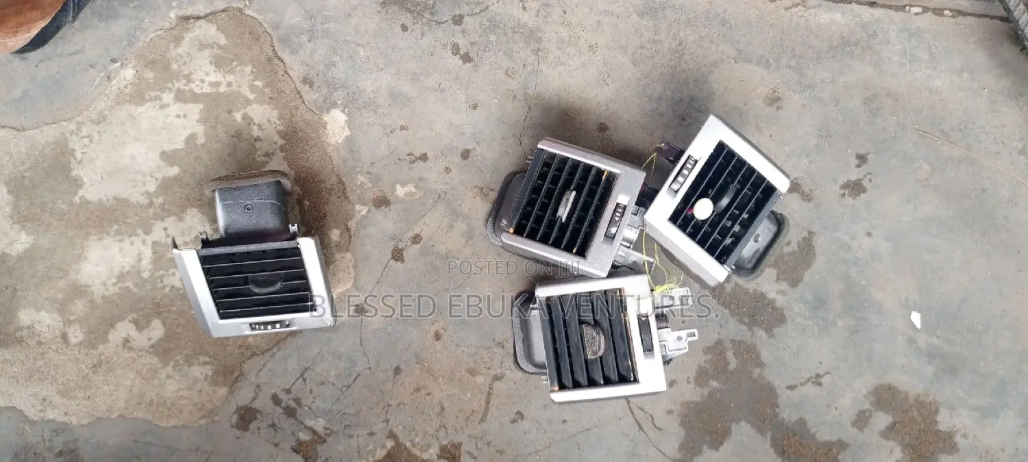 Clean Set of AC Vent Range Rover Sport