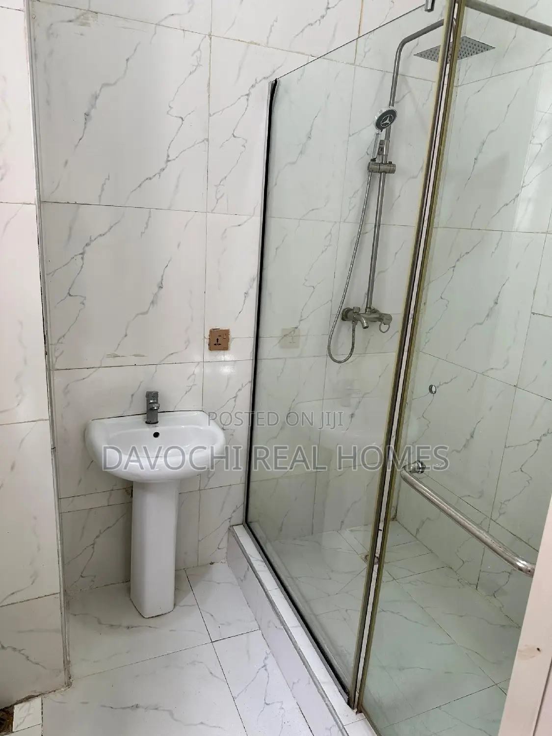 5bdrm Duplex in Chevron Drive, Lekki for rent