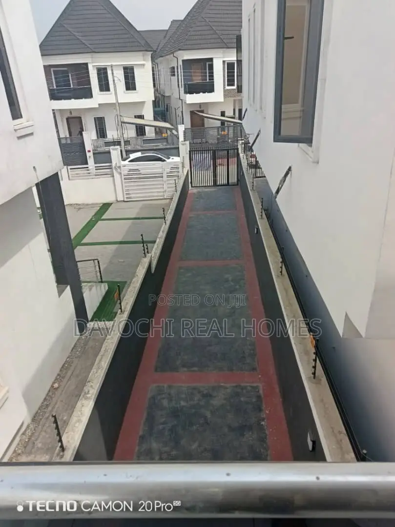 4bdrm Duplex in Ikota, Lekki for rent