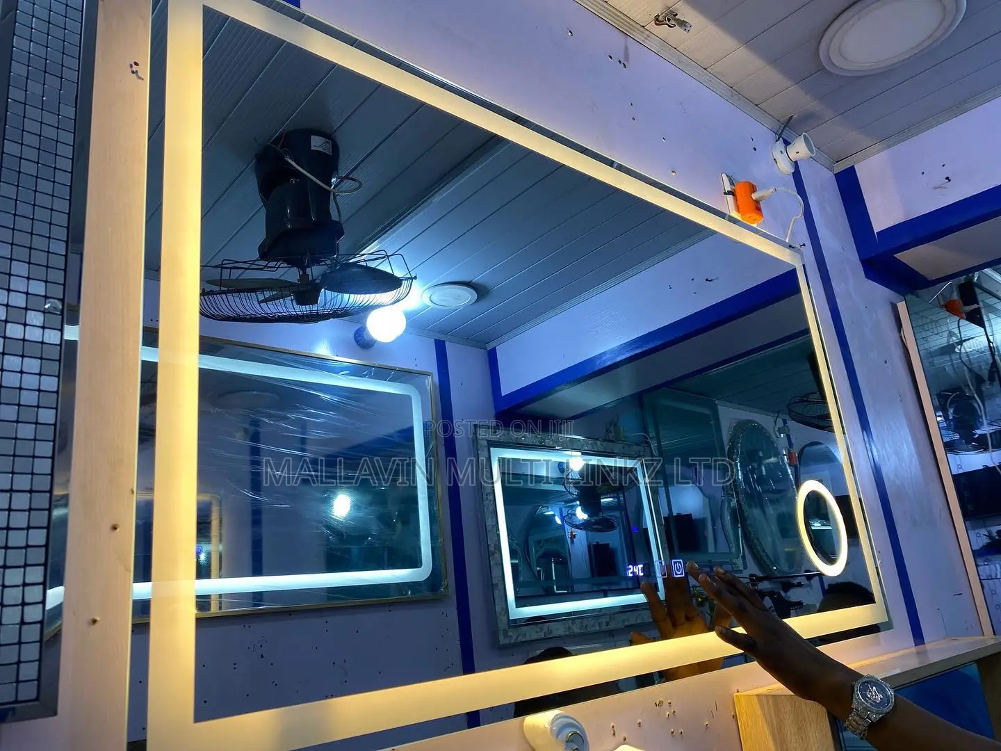 Modern Barbershop Hair Salon Mirrors With LED Light