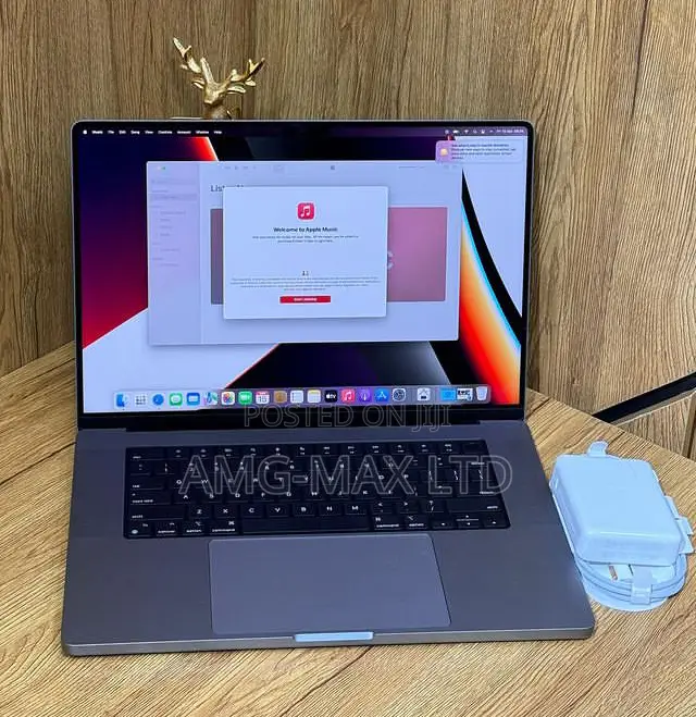 Laptop Apple MacBook Pro 2021 M1 32GB Apple M1 Pro SSD 1T