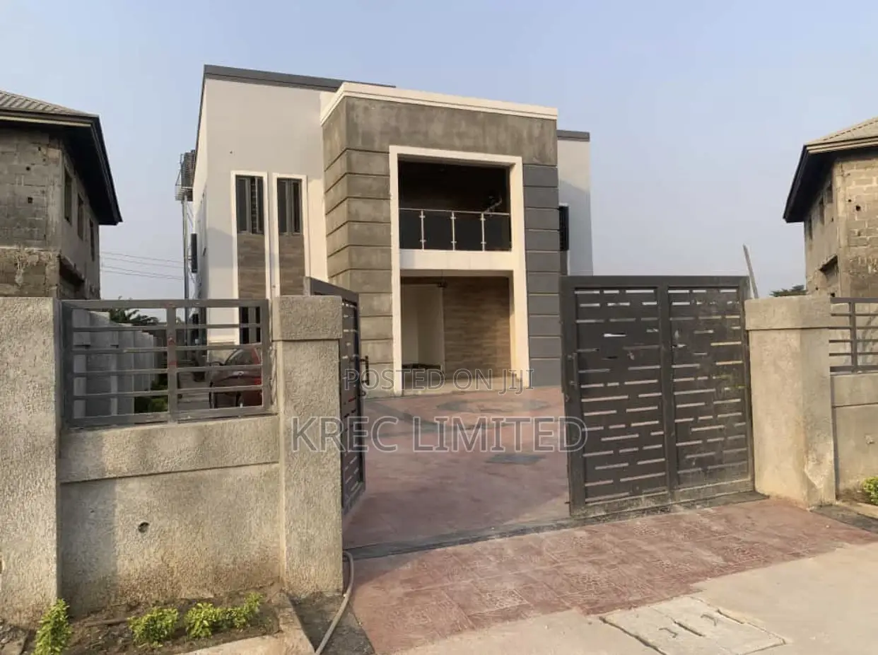 4bdrm Duplex in Eliozu Estate, Port-Harcourt for sale
