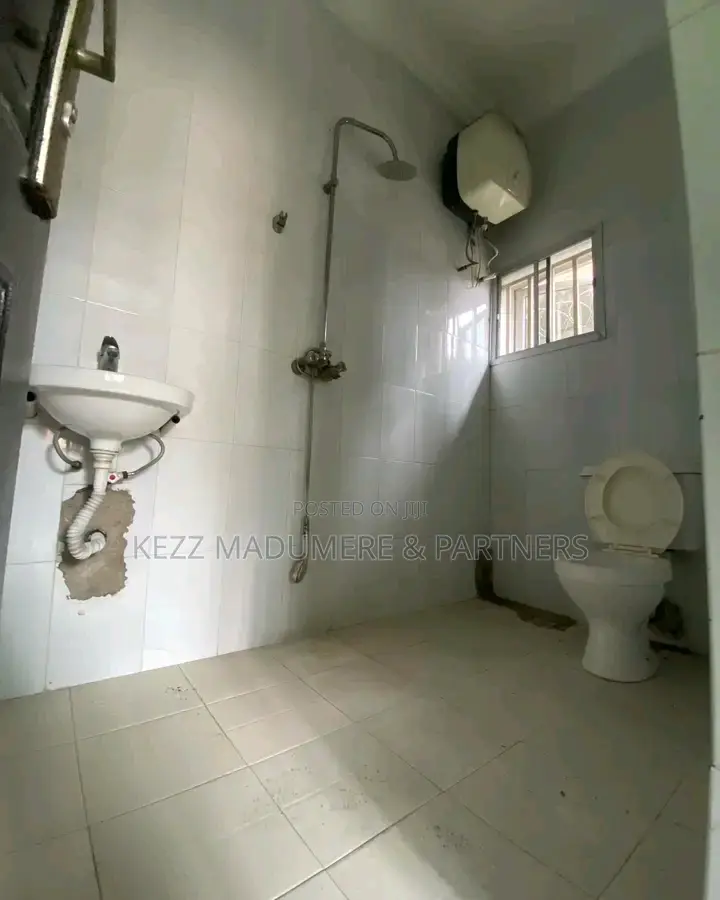 6bdrm Block of Flats in Ozuoba / Rumuoparali, Port-Harcourt for sale