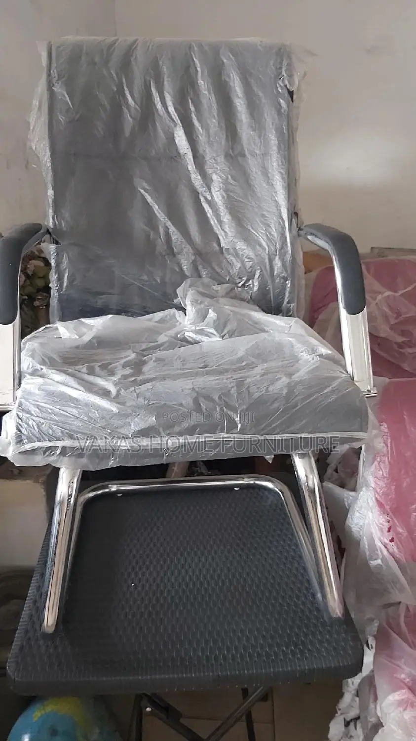701 Executive Guest Chair
