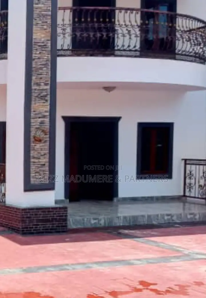 5bdrm Duplex in Near Rocha'S, Owerri for sale