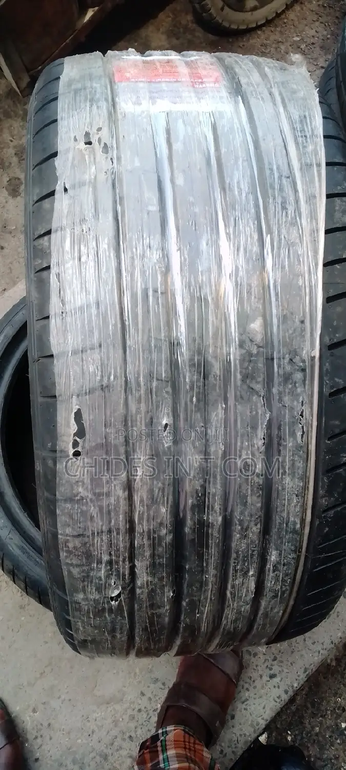 275/40/20 Donlop Tire Ronflat