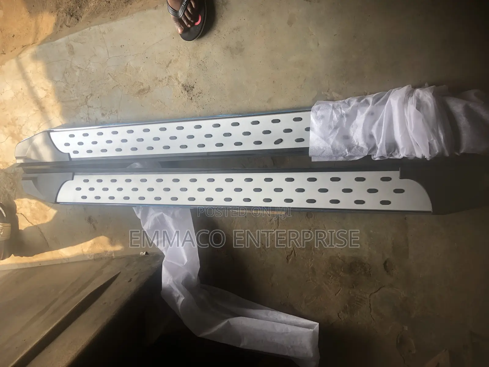 Side Step for Any Kind of Jeep Available