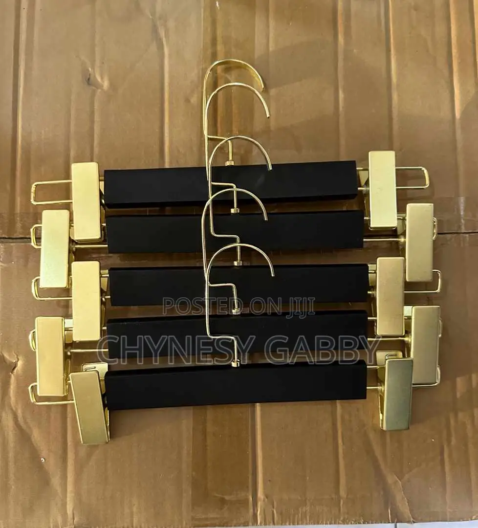 Faahion Black and Black Clip Hanger