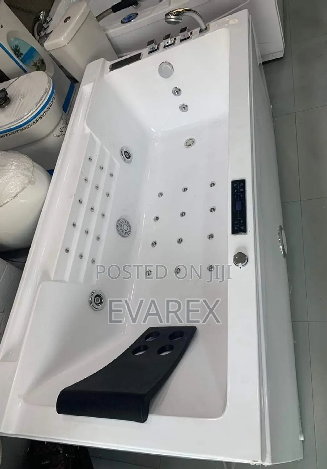 Quality Jacuzzi With Light, Bluetooth, Air Blower.