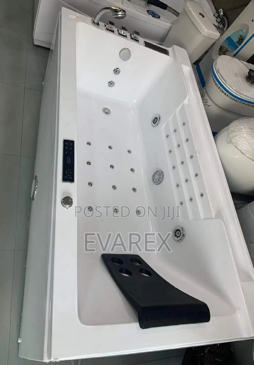 Quality Jacuzzi With Light, Bluetooth, Air Blower.