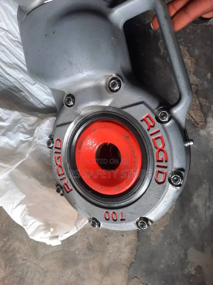 RIDGID 700 Hand Held Power Drive Pipe Threading Machine